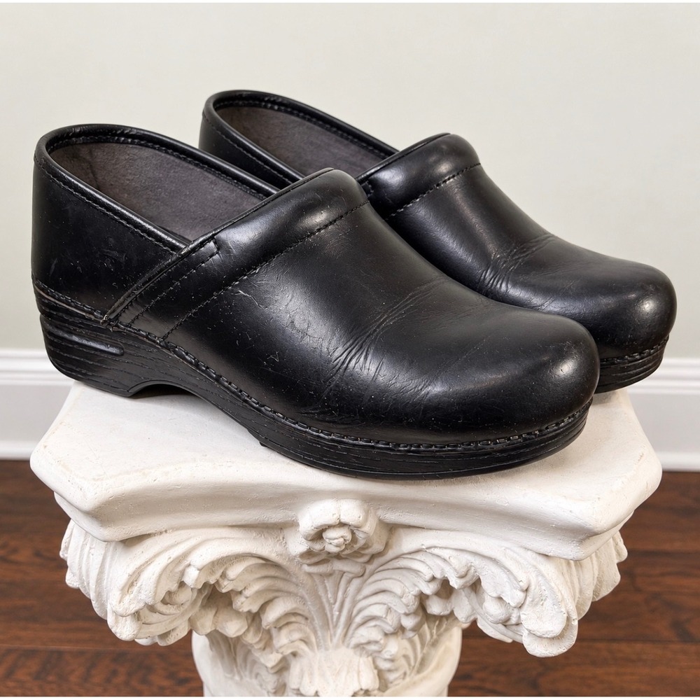Dansko XP Professional Black Leather Clogs Womens 41 Slip Resistant Work Shoes